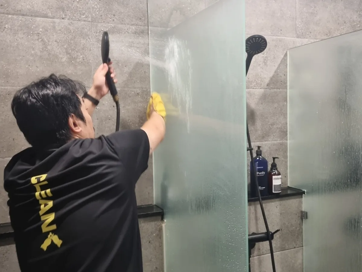 아산시 신창면 건물 세면대·파우더룸 바닥 위생청소 사례 - 행진크린