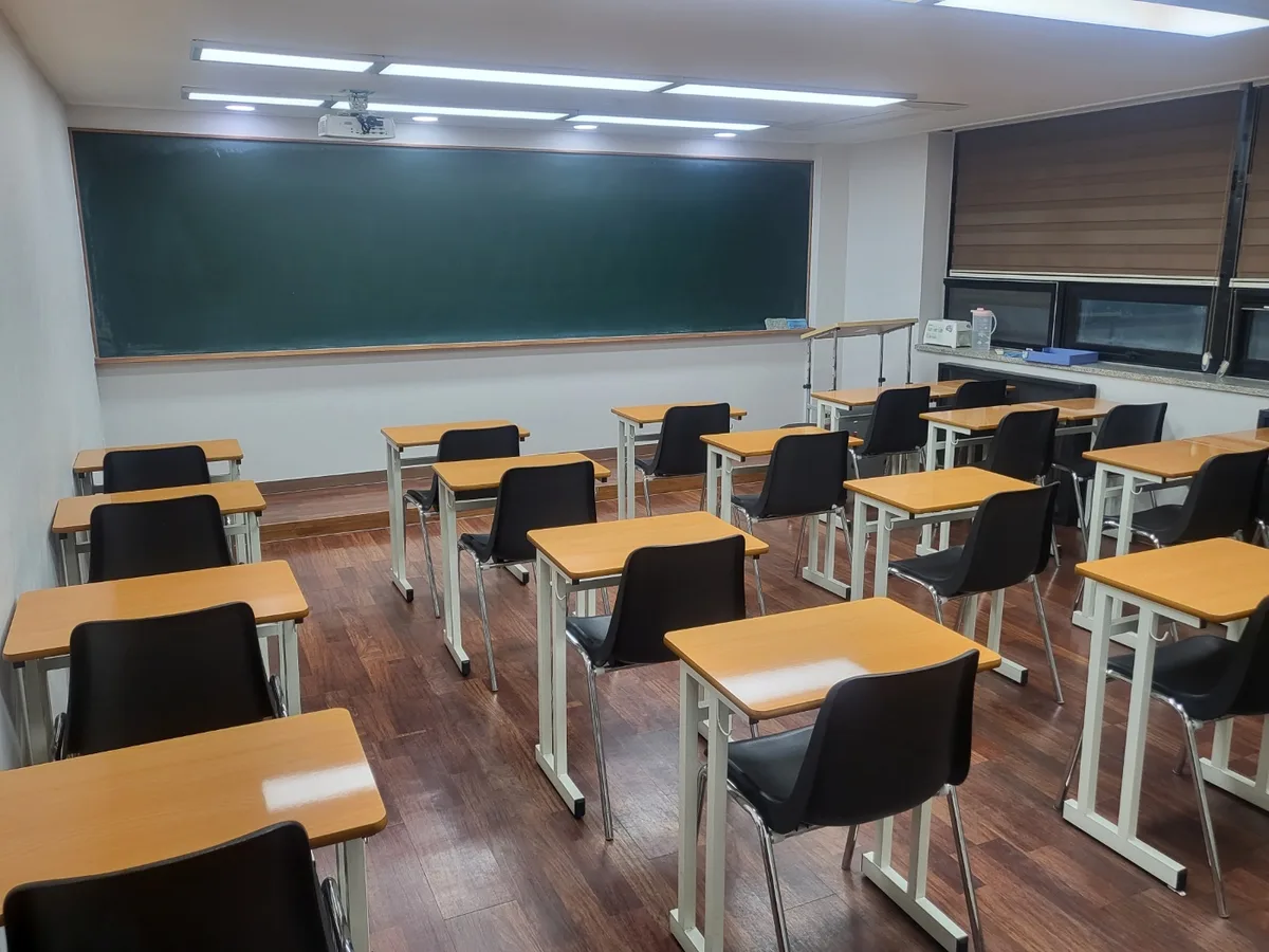 아산시 방축동 어린이집 과학실 장비 주변 정밀 위생청소 사례 - 행진크린