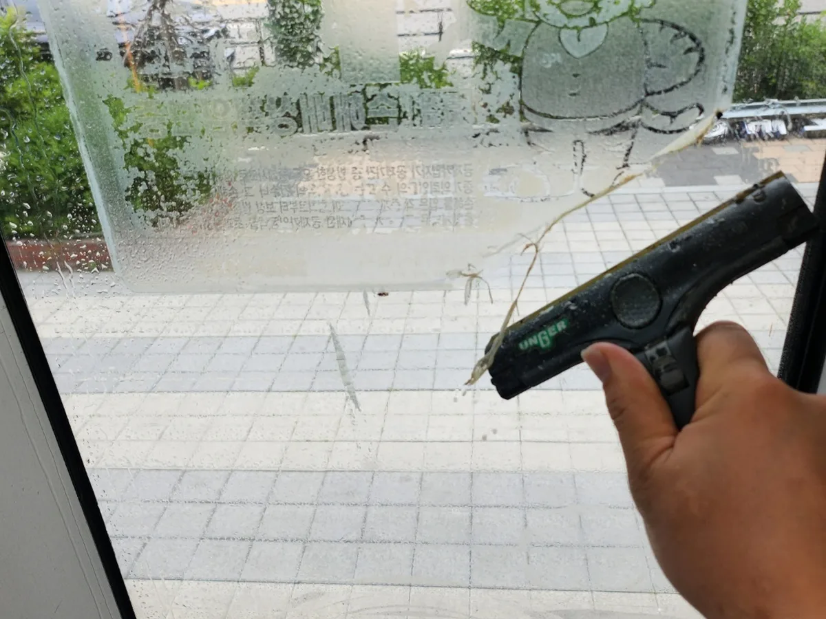 보령시 동대동 현장 유리·새시 장비 주변 정밀 위생청소 사례 - 행진크린