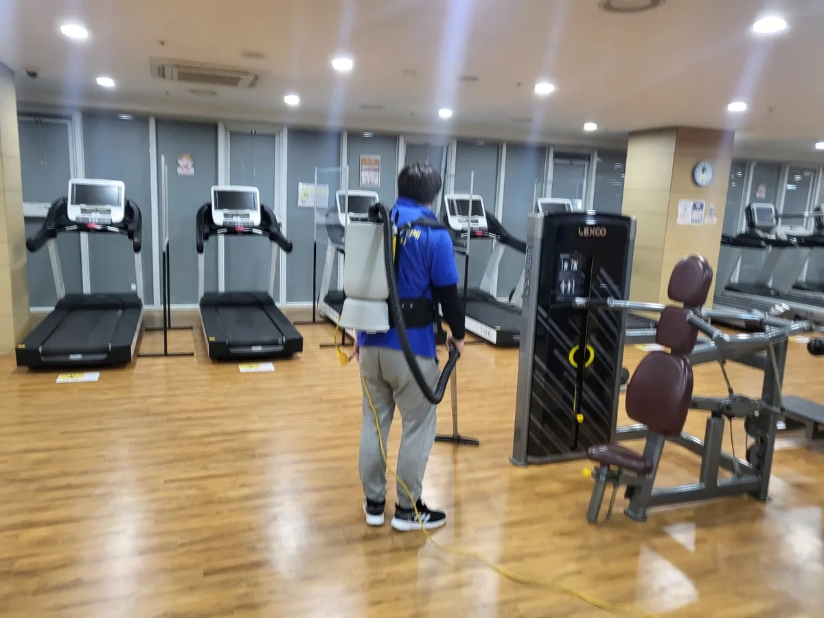 당진시 사기소동 헬스장 샤워실 장비 주변 정밀 위생청소 사례 - 행진크린